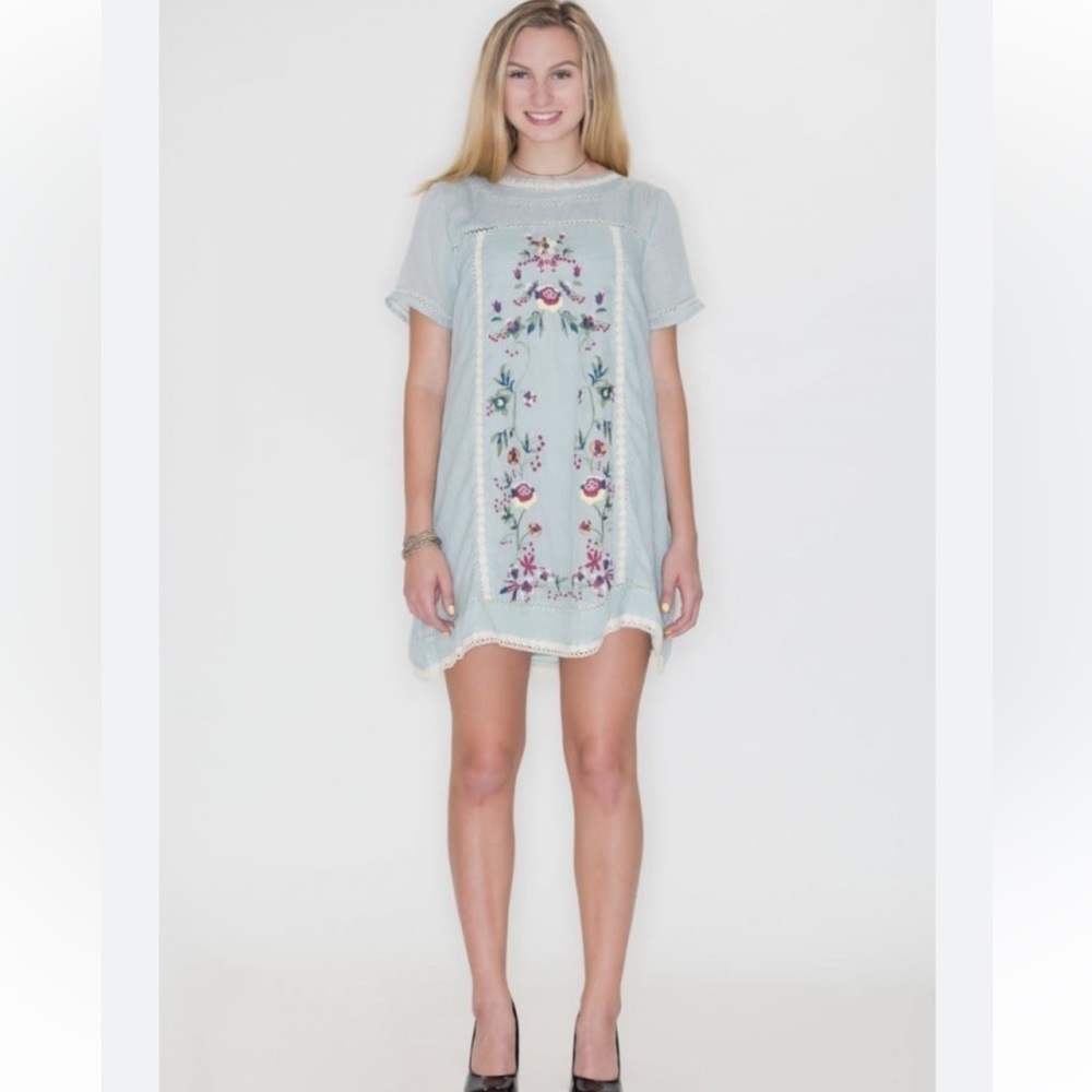 Umgee floral embroidered boho shift blue white dress Sz S